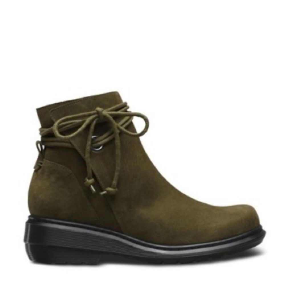 NEW Dr. Martens Shelby Grenade Green Boots